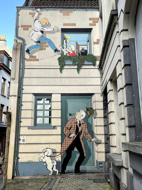 Brussels: 2 hours Private Walking Tour of the Comics Walls - Meeting David or Eric on the route