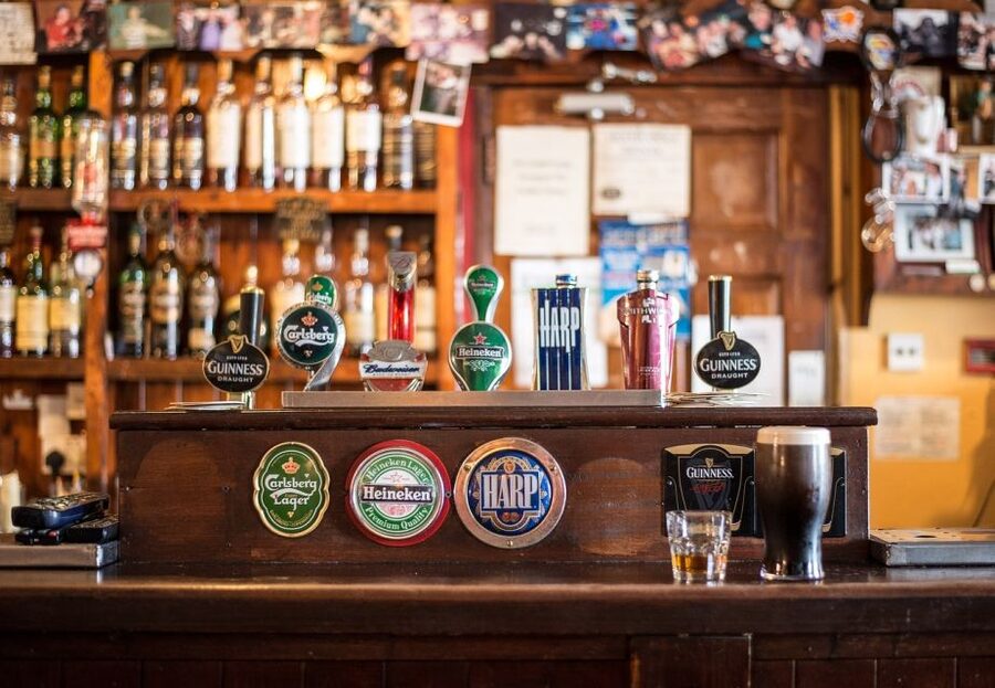 Brussels: Beer Tasting with a Local Guide - The first stop: a classic Brussels beer setting
