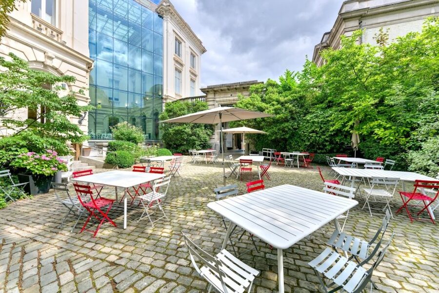 Brussels: BELvue Belgium History Museum Entry Ticket - News clips, charts, and personal testimony