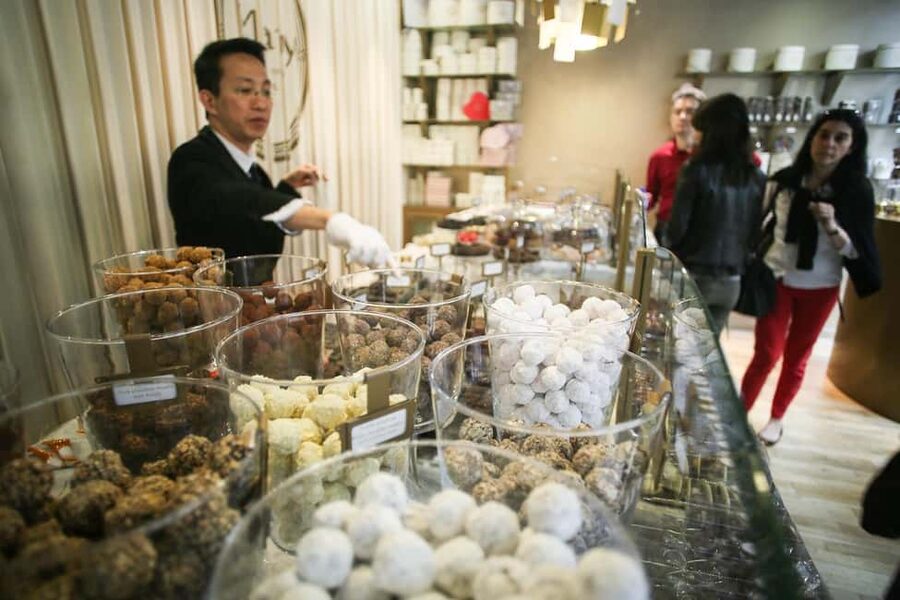 Brussels: Chocolate Appreciation and Tasting Walking Tour - Starting inside the Royal Galleries of Saint Hubert
