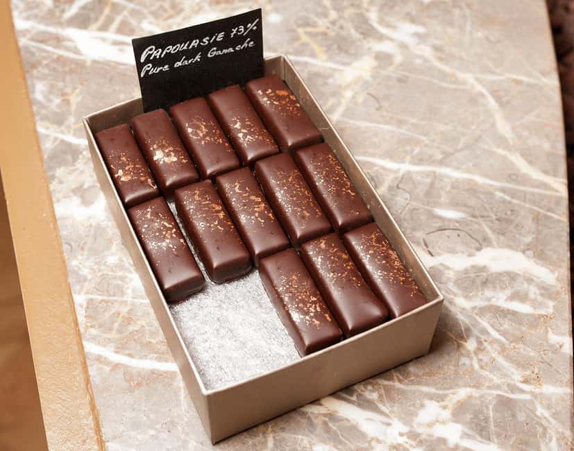 Brussels: Chocolate Appreciation and Tasting Walking Tour - What the guide adds at every shop