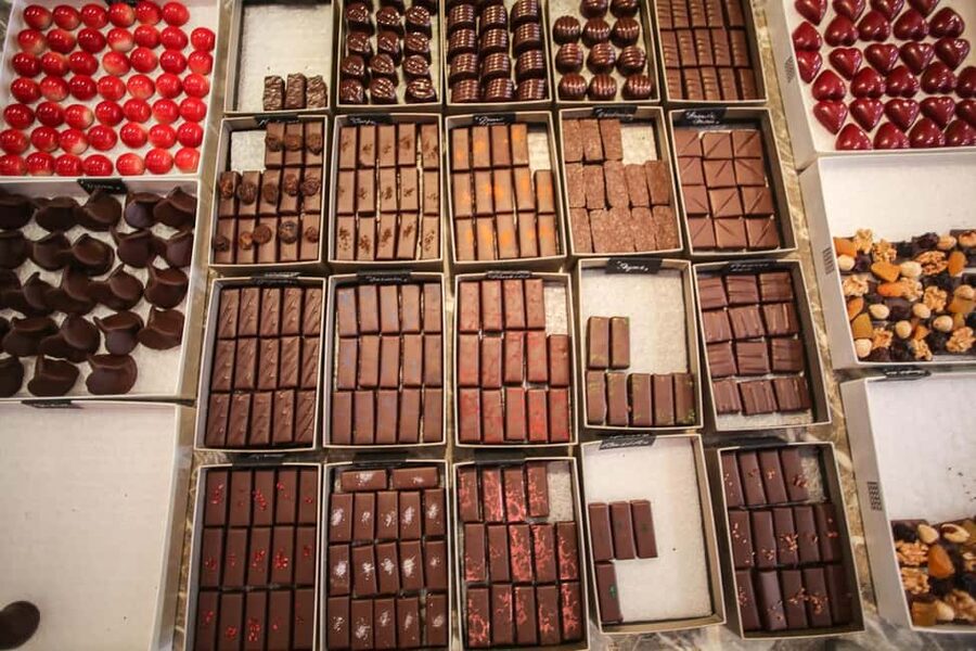 Brussels: Chocolate Appreciation and Tasting Walking Tour - From pralines to 100 percent chocolate