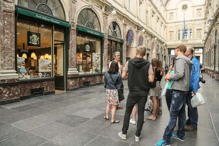 Brussels: Chocolate Appreciation and Tasting Walking Tour - Eight tastings, not eight full-size chocolates