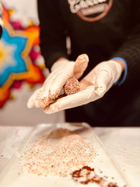 Brussels: Chocolate Truffle & Belgian Hot Chocolate Workshop - The first taste: Belgian chocolate and flavor choices