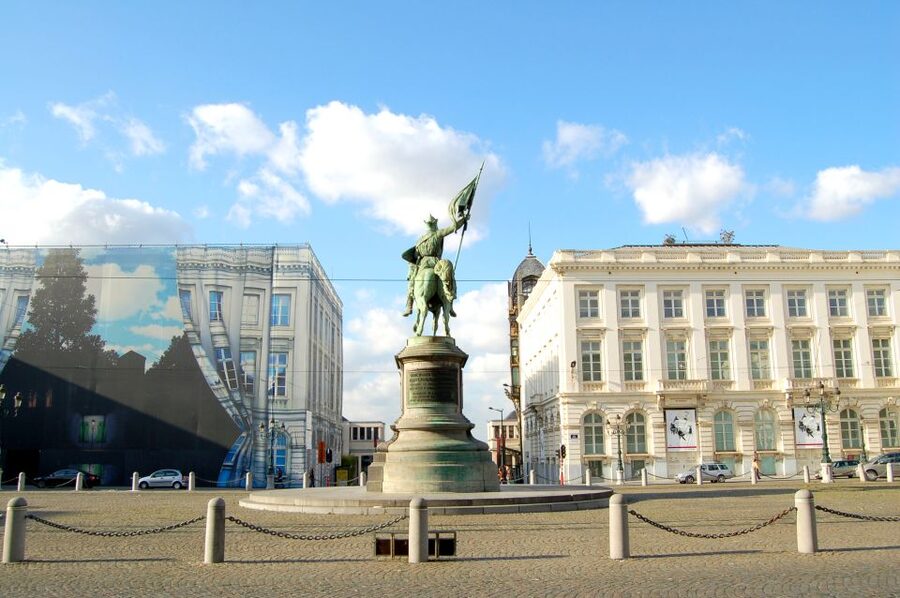 Brussels: City Card with Hop-On Hop-Off Bus - Starting at the Grand Place or Rue Royale