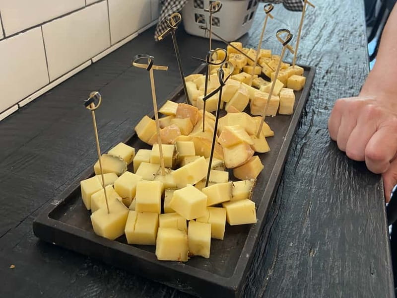 Brussels: City Center Guided Food Tour with Tastings - The city stories between the bites