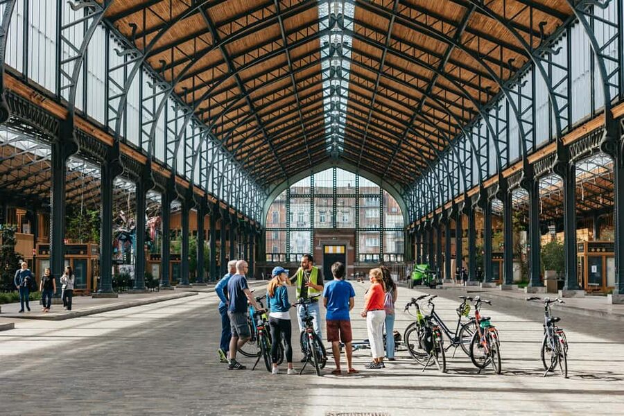 Brussels: City Highlights and Hidden Gems Bike Tour - What the $40 price includes