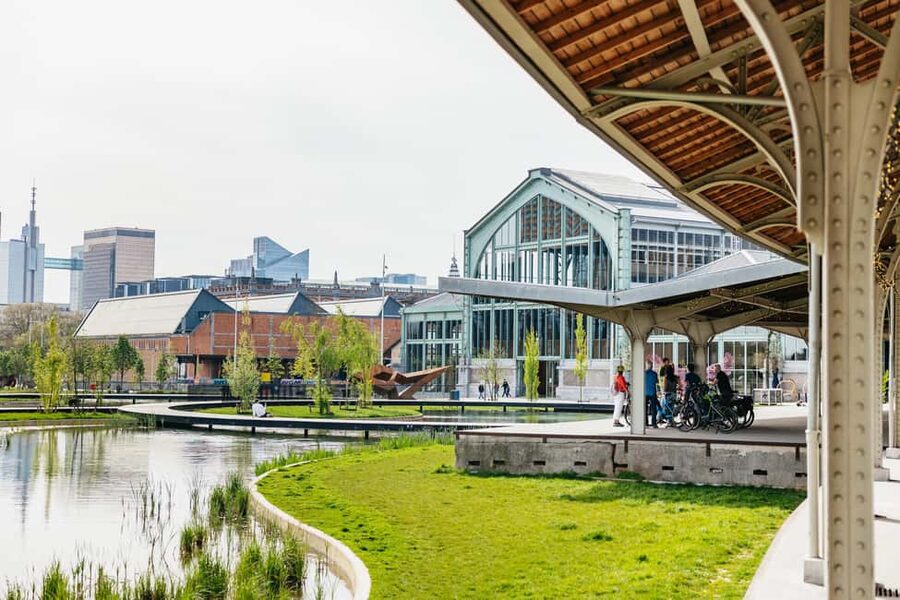 Brussels: City Highlights and Hidden Gems Bike Tour - The guides make the difference