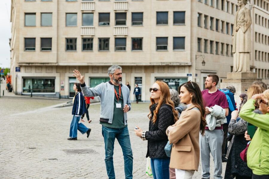 Brussels: City Highlights Walking and Tasting Tour - What the guides add to the route