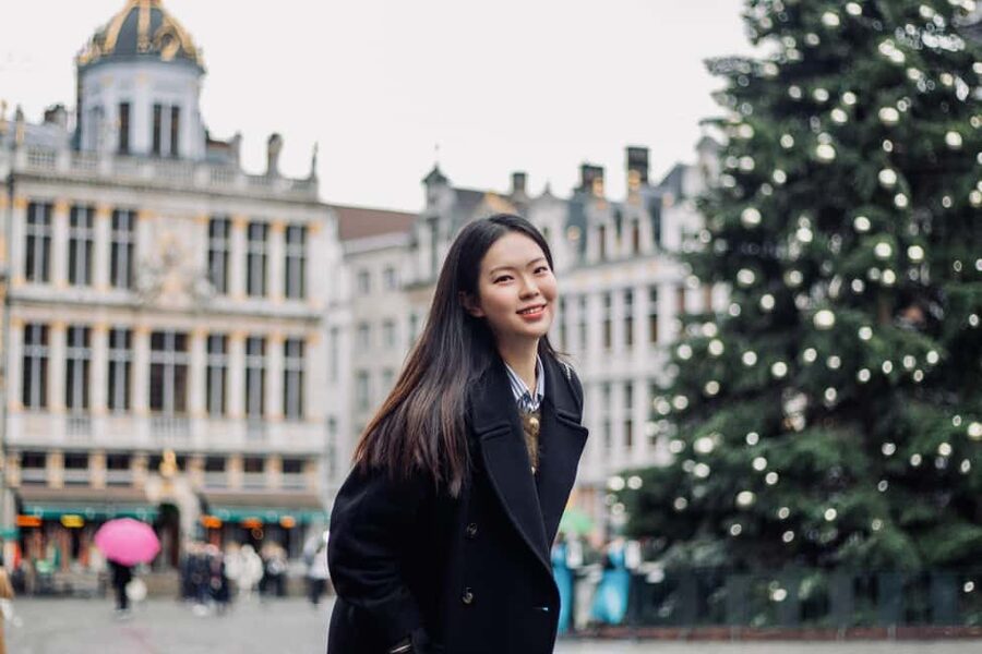 Brussels City Photoshoot With a Professional Photographer - What You Receive After the Camera Stops