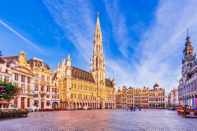 Brussels: City Walk with Audioguide in 7 Languages on your Phone - Manneken Pis: small statue, major fame