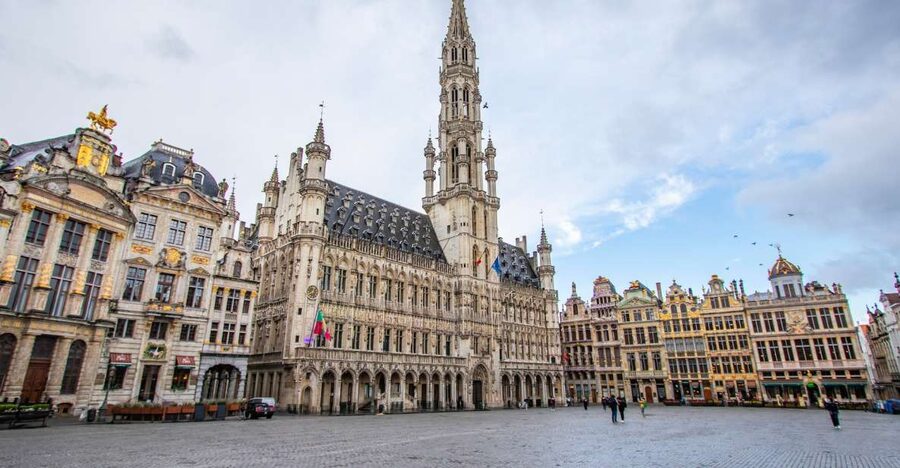 Brussels: Express Walk with a Local in 60 minutes - Local food, cafes, and bars