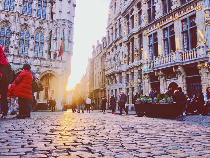 Brussels Highlights: Walking & Bus Tour with Waffle Tasting - Why this tour works well for a first look at Brussels