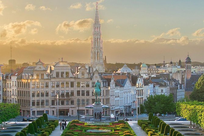 Brussels: Historical Walking Tour with Chocolate & Waffle Tasting - Mont des Arts and the Albertine Park