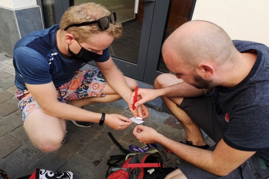 Brussels: Outdoor City Escape Game With Drinks - Starting with the backpack, app, and team briefing