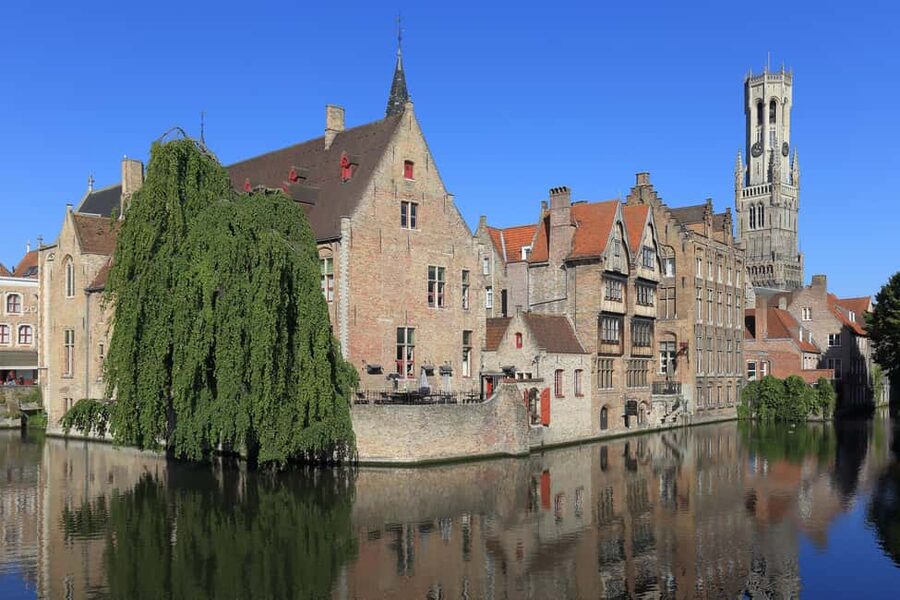 Brussels: Private & Customizable Day Trip to Bruges - Narrow lanes around Walplein