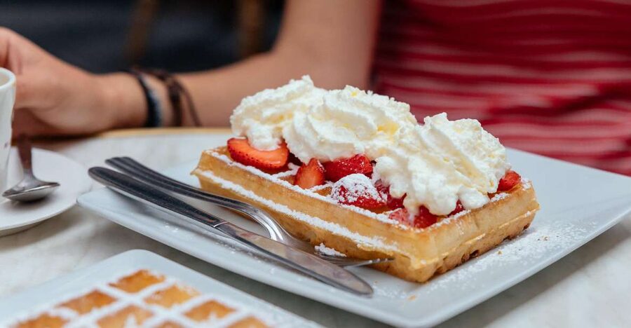 Brussels: Private Food Tour – 10 Tastings with Locals - Chocolate and waffles, with realistic portion expectations