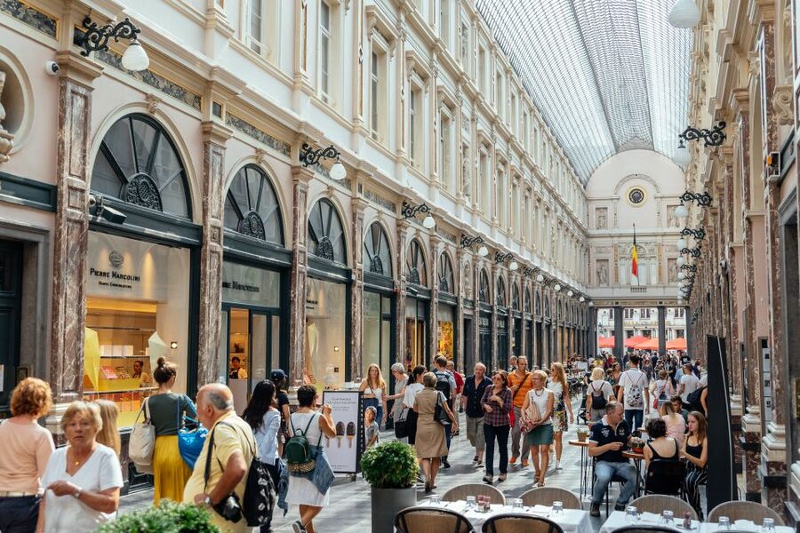 Brussels: Private Food Tour – 10 Tastings with Locals - Beer, coffee, tea, and the social rhythm of the walk