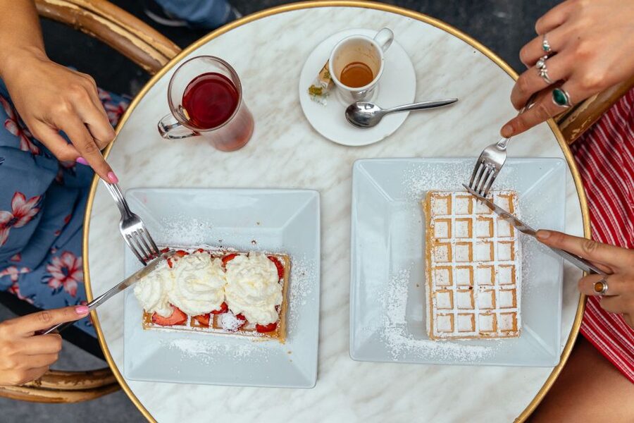 Brussels: Private Food Tour – 10 Tastings with Locals - La Bourse and Saint Gery between bites