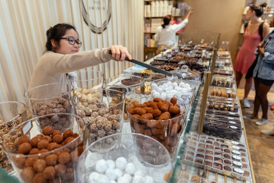 Brussels: Private Food Tour – 10 Tastings with Locals - The impasses of Brussels and the value of looking up
