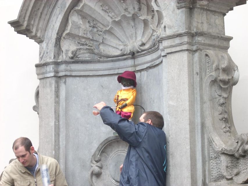 Brussels: Sightseeing Bike Tour - The halfway fries stop