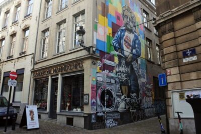 The comic book walls walking tour