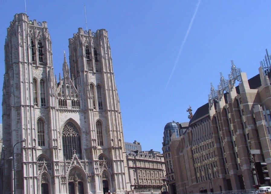 Brussels: Walking Tour from Central Station to Manneken Pis - Key points at a glance