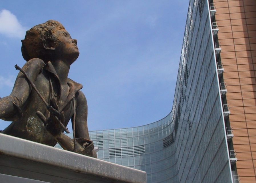 Brussels: Walking Tour from Central Station to Manneken Pis - The 55-centimeter Manneken Pis