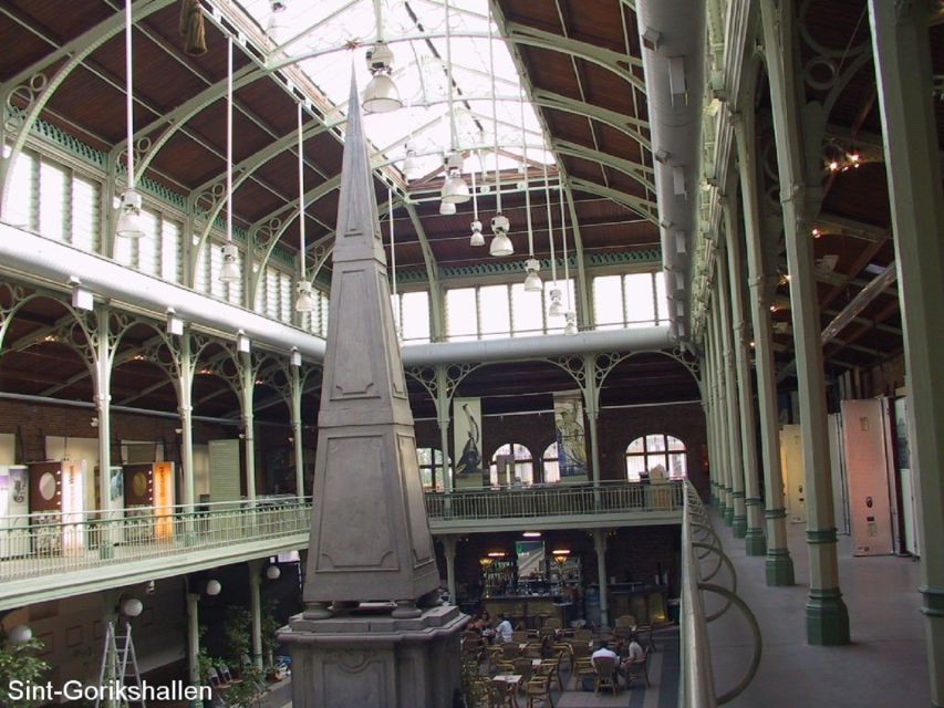Brussels: Walking Tour from Central Station to Manneken Pis - European Parliament, Commission, and Council
