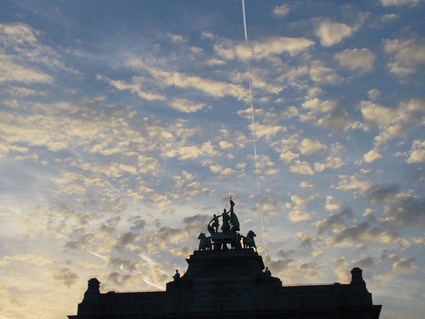 Brussels: Walking Tour from Central Station to Manneken Pis - Art Nouveau, Gothic buildings, and contrasts