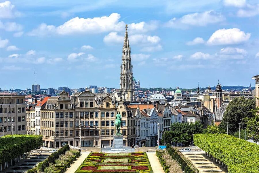 Brussels: Walking Tour with Belgian Lunch, Chocolate, & Beer - Who should book this Brussels food walk?