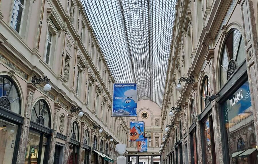 Brussels: Walking Tour with Belgian Lunch, Chocolate, & Beer - Waffle and coffee inside the Royal Galleries