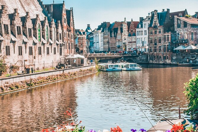 Discover Ghent while playing! Escape game - The alchemist - Ghent sightseeing with a game in hand