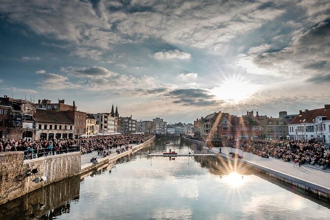 e-Scavenger hunt Kortrijk: Explore the city at your own pace - Royal parks, theatre, and modern Kortrijk
