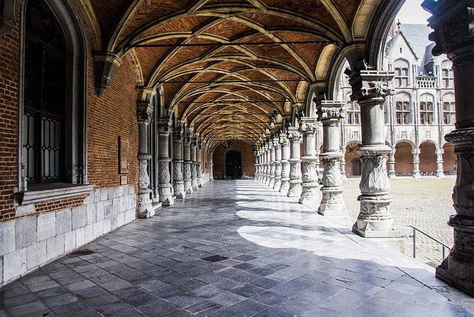 e-Scavenger hunt Liège: Explore the city at your own pace - From St. Bartholomew to the railway station
