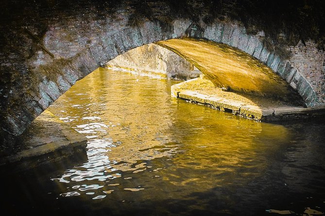 "Edges of Brugge" Photo Tour - 2hr open city tour & workshop - Learning to see Bruges beyond the obvious