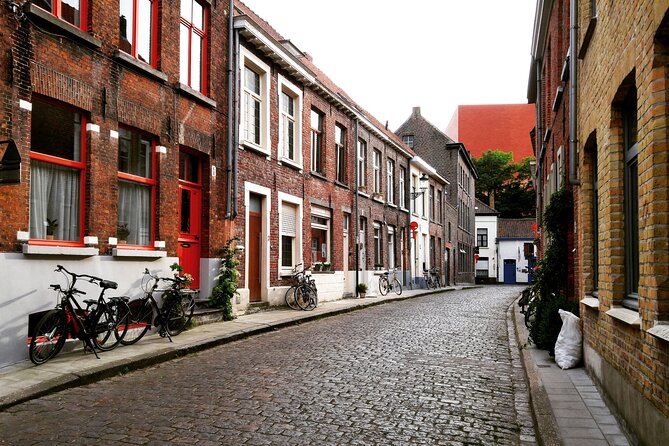 Explore Bruges in 60 minutes with a Local - Burg and the Civic Face of Bruges