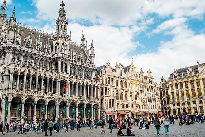 Free tour of Brussels in Italian ( with booking fee) - What the guide’s style seems to add