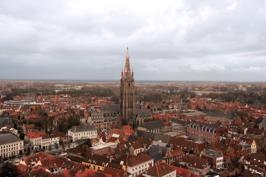From Amsterdam: Bruges Day Trip in English with Boat Option - Minnewater and Begijnhof set the mood