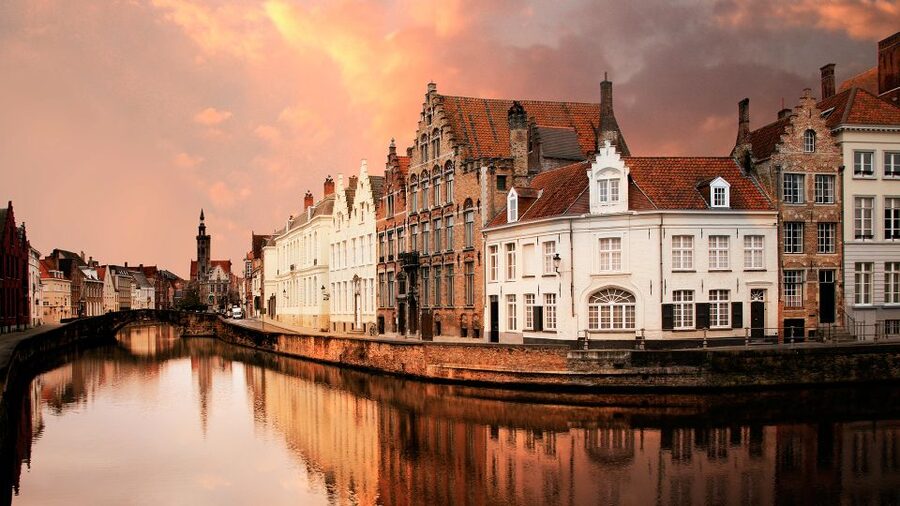 From Amsterdam: Bruges Day Trip in English with Boat Option - Who should choose this day trip?
