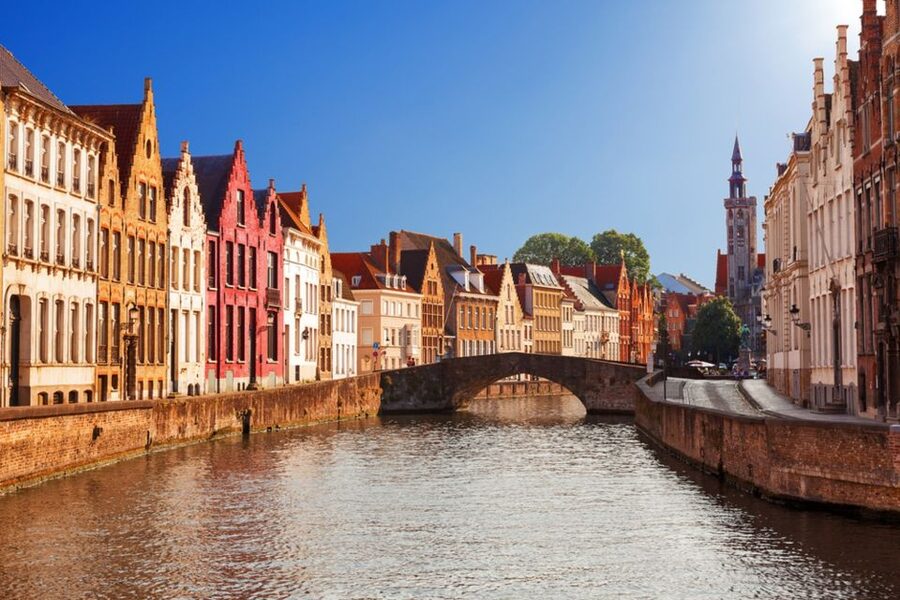 From Amsterdam: Day Trip to Bruges in Spanish or English - The guides make the difference