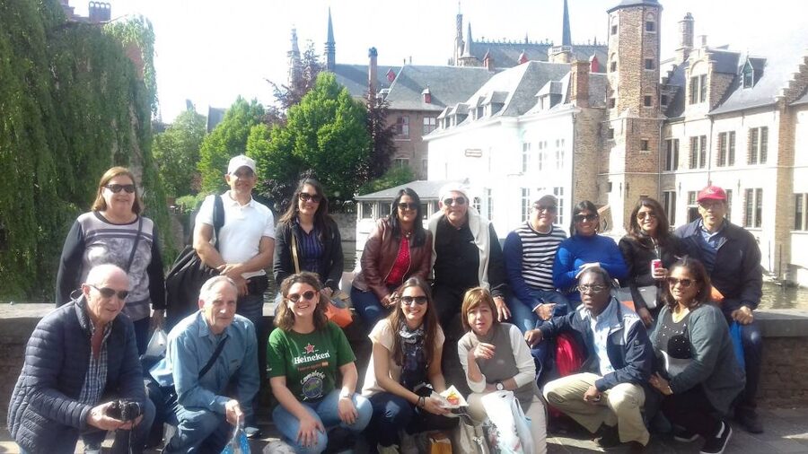 From Amsterdam: Day Trip to Bruges in Spanish or English - Starting at Minnewater, the Lake of Love