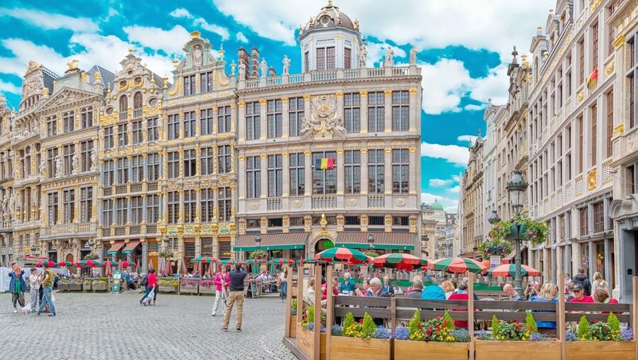 From Amsterdam: Private Sightseeing Trip to Brussels - St. Michael’s Cathedral and Brussels architecture