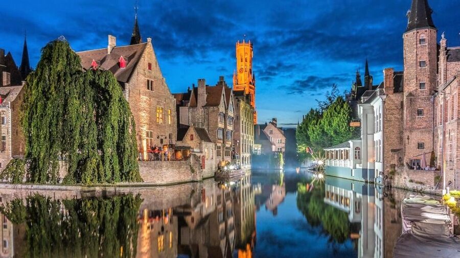 From Brussels: Bruges and Ghent Full-Day Trip by Train - Bruges begins with the Lake of Love