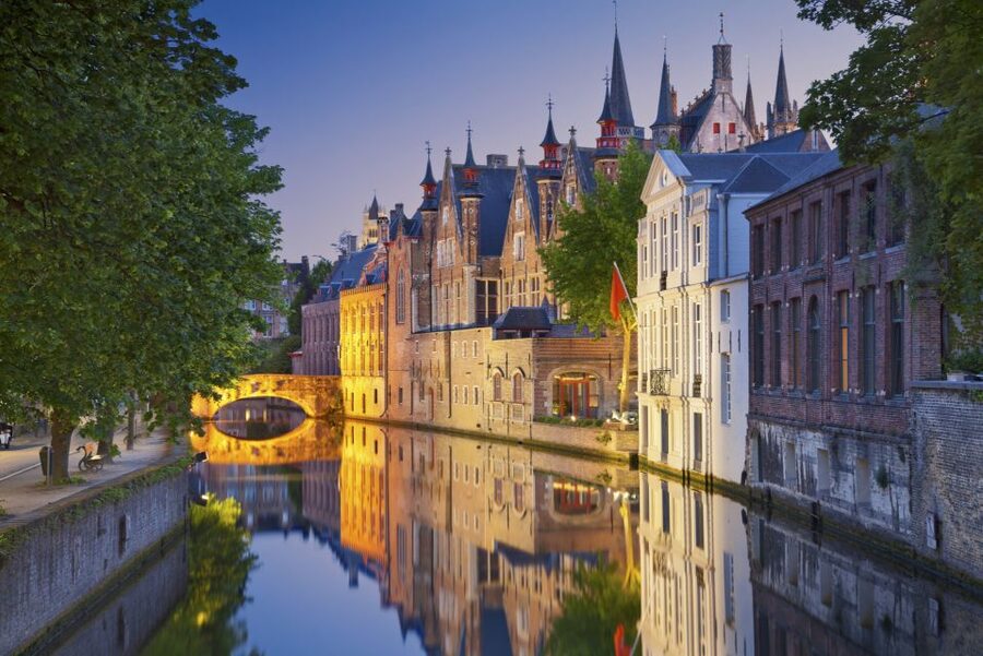 From Brussels: Bruges Day Trip with Boat Tour Option (ES) - Why Bruges works so well as a day trip