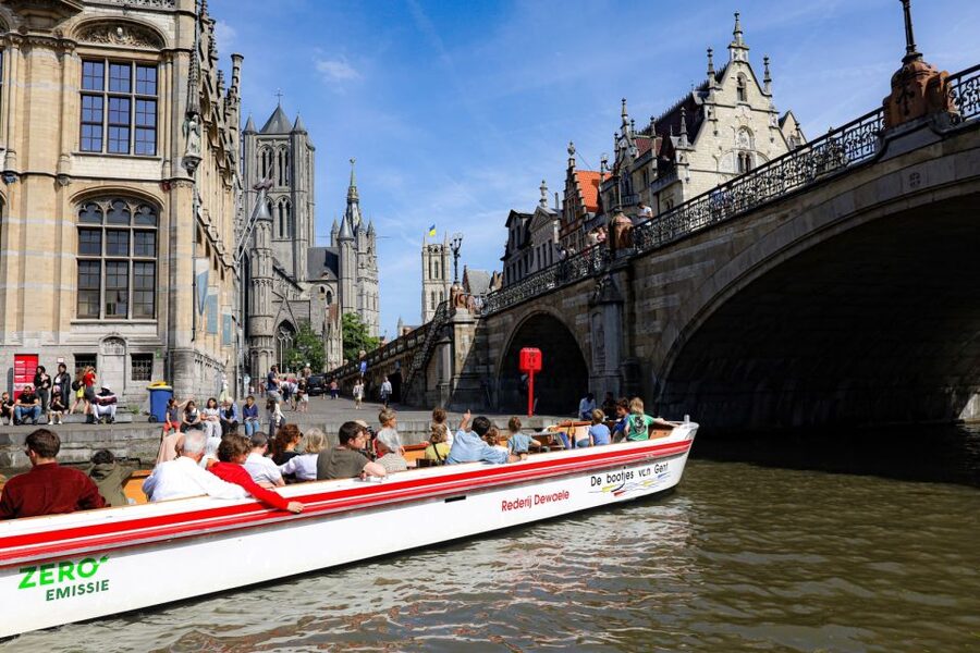 Ghent: 40 Minute Medieval Center Guided Boat Tour - Why a boat is the smart first look at Ghent