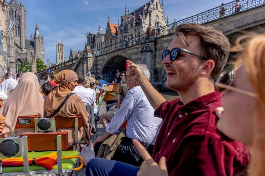 Ghent: 50-Minute Medieval Center Guided Boat Trip - Which guide experience should you expect?