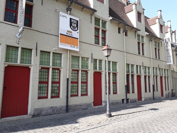 Ghent: Beer and Sightseeing Adventure - Chocolate before beer at Chocolaterie Vanhoverbeke