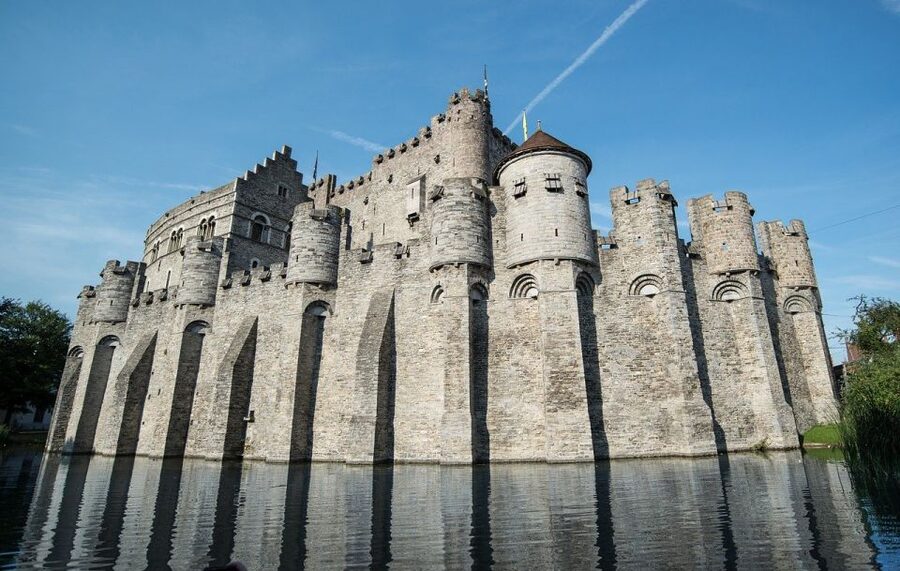 Ghent: Private Historical Highlights Walking Tour - Guild houses and the City Hall