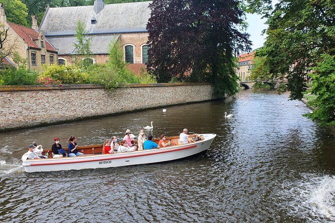 Guided boat trip and walk - Beerwall, chocolate, and local food advice